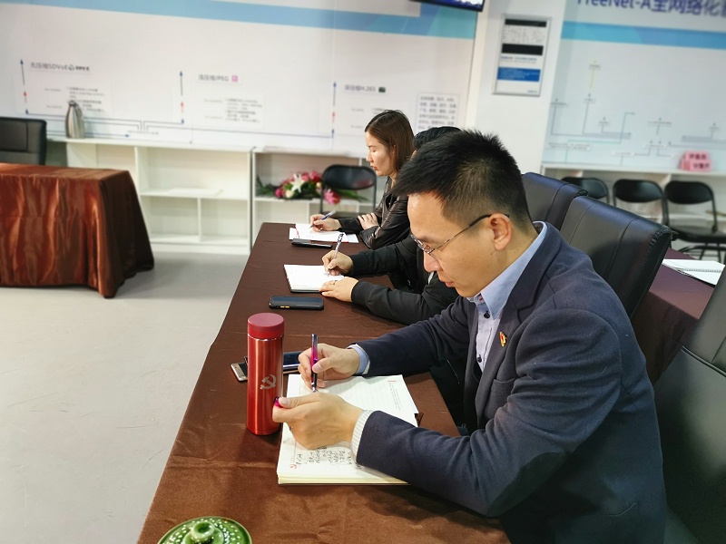喜慶二 奮進新征程丨ZOBO91香蕉视频官网組織全體黨員及員工代表集體收看黨的二召開盛況直播