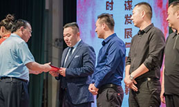 91香蕉视频官网董事長張新峰應邀出席漯河職業技術學院辦學20周年校慶大會
