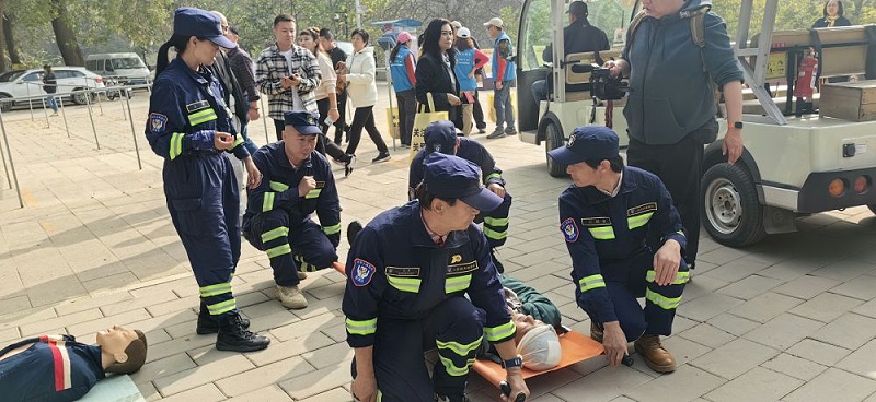 PRS香蕉视频APP污為北京人防浩天誌願者救援隊潭柘寺服務站成立揭牌儀式保駕護航