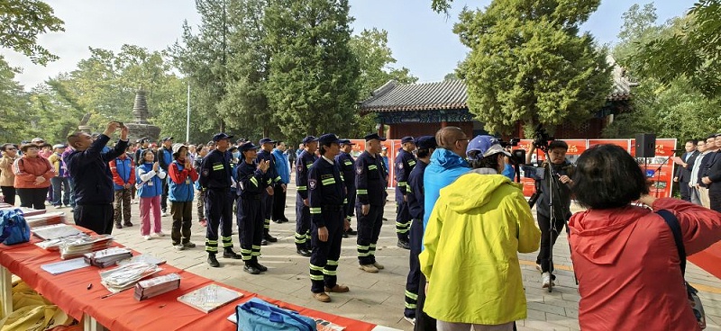PRS香蕉视频APP污為北京人防浩天誌願者救援隊潭柘寺服務站成立揭牌儀式保駕護航