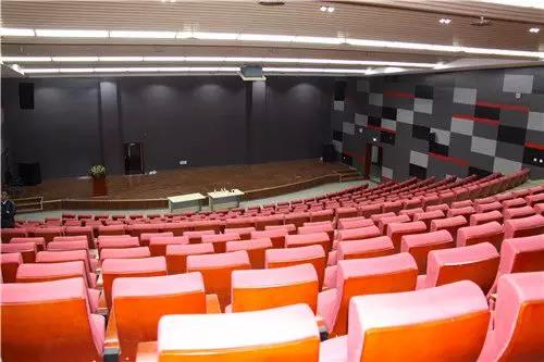 高校校園多功能廳香蕉视频APP污設備調試