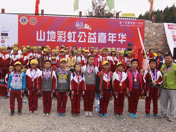 以爱之名，贴地疾行