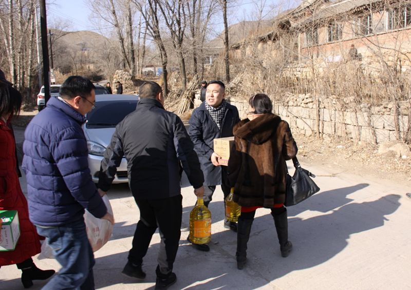 6愛照淶源，ZOBO91香蕉视频官网黨支部寒冬送暖扶貧活動