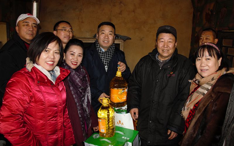 8愛照淶源，ZOBO91香蕉视频官网黨支部寒冬送暖扶貧活動