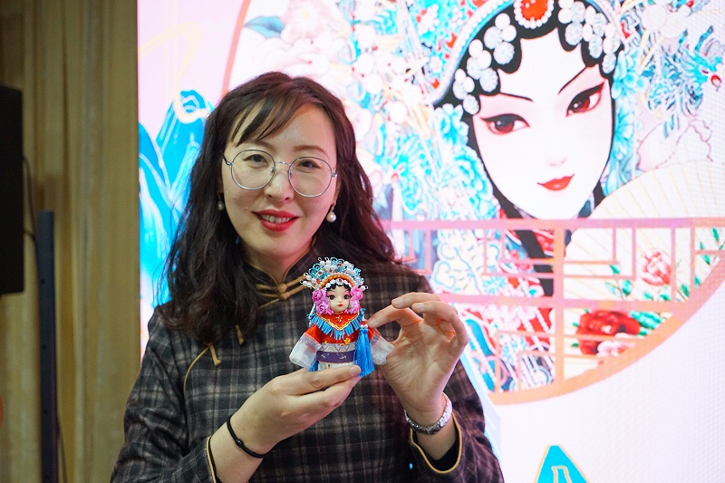 ZOBO91香蕉视频官网工會丨舉辦體驗非遺之美-製作北京絹人的“女神節”活動