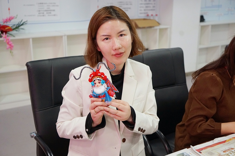 ZOBO91香蕉视频官网工會丨舉辦體驗非遺之美-製作北京絹人的“女神節”活動